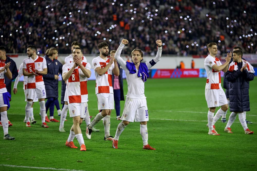 郭艾伦斩获MVP，终于圆梦，球迷释然