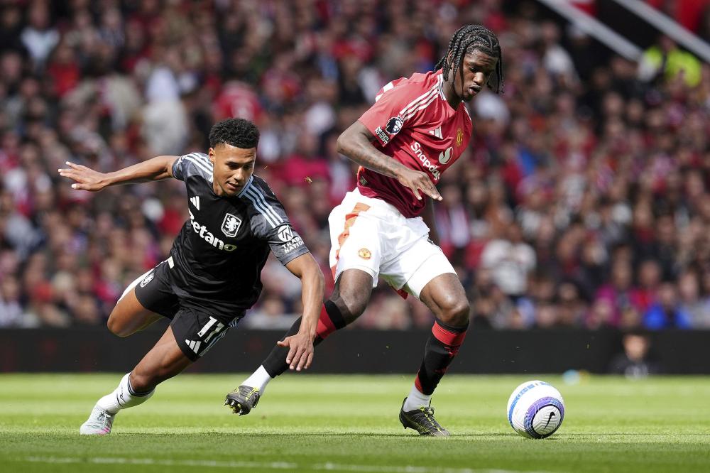 心系老东家，维尼修斯晒穿达尼洛弗拉门戈13号球衣打游戏